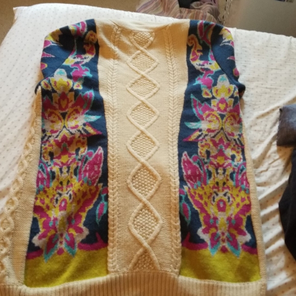 Coco and Main sz Small multi colored sweater - Picture 3 of 4